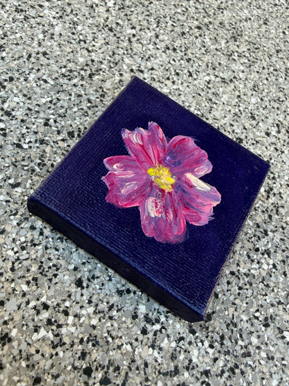 Handbemalte Mini‑Leinwand mit Blume – Magnet